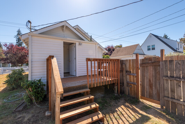 Building Photo - 1612 E 29th St