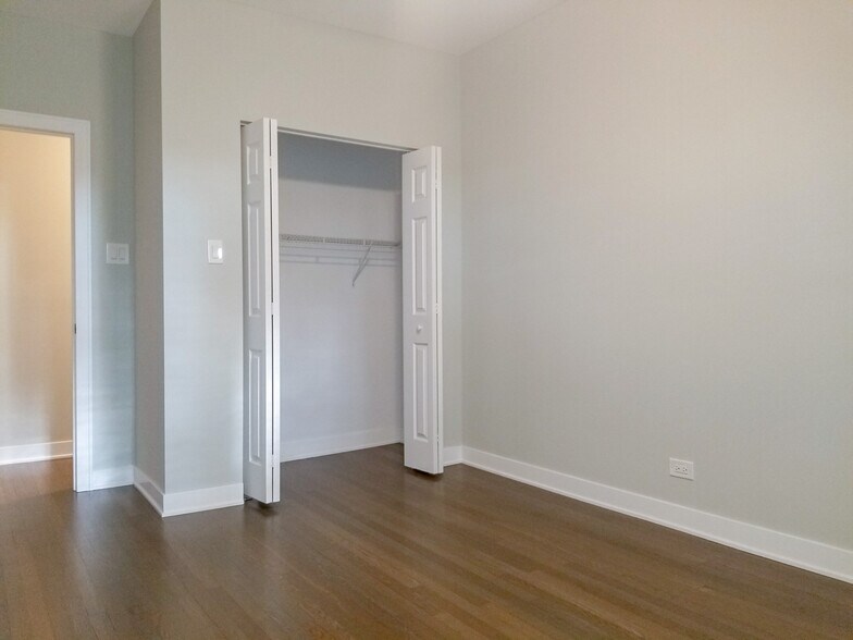 Building Photo - 5135 N Wolcott Ave