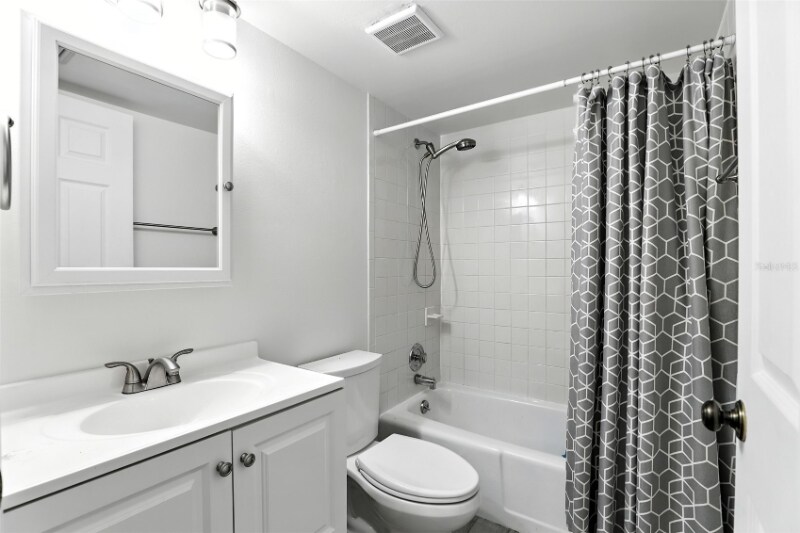 Building Photo - 211 Fairway Dr.