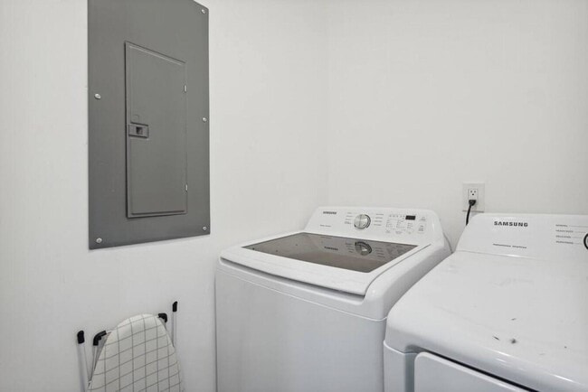 Building Photo - 3133 Albatross Rd