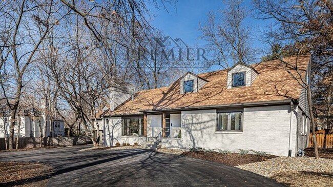 Building Photo - Stunning Remodeled 4 bedroom / 4 bath-2026...