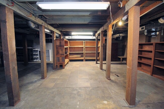 Building Photo - 1005 NE 58th Ave