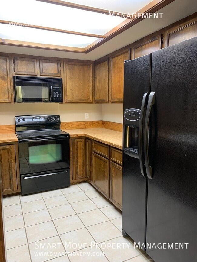 Building Photo - 2135 E Serene Dr