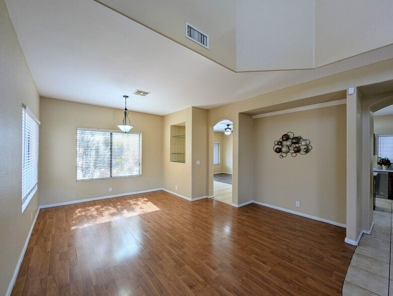 Building Photo - 8861 W Paradise Dr