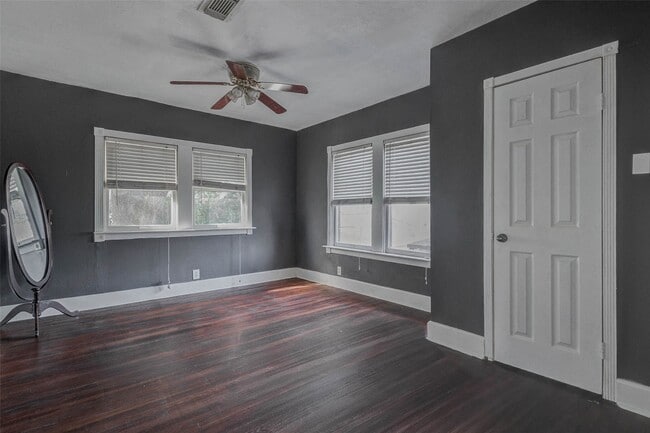 Building Photo - 2410 Cleburne St