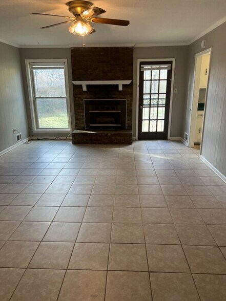 Building Photo - 8271 Farmington Dr E