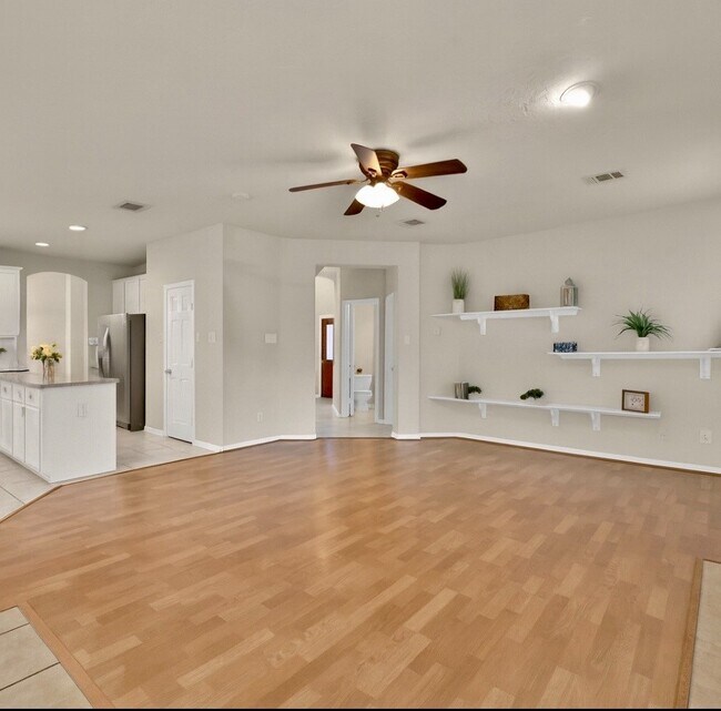Building Photo - 30 Hidden Meadow Dr