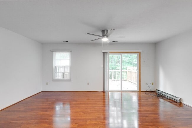 Building Photo - Wonderful End Unit Townhome Available Near...