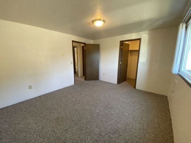 Building Photo - 152 NE Atkinson Ct