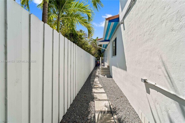 Building Photo - 1345 SW 14th Ave