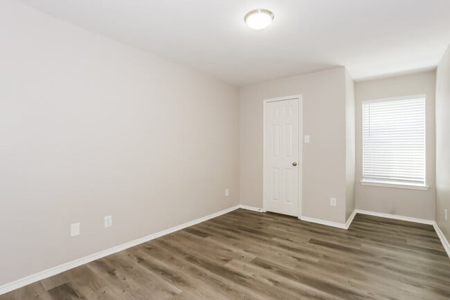 Building Photo - 1205 Artesia Dr