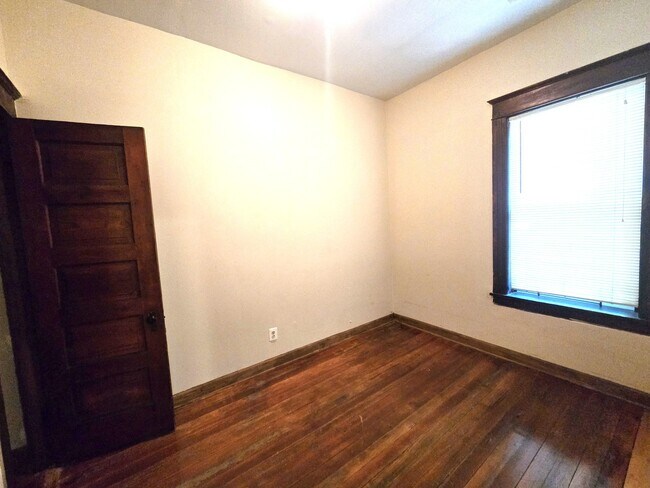 Building Photo - 6339 S Eberhart Ave