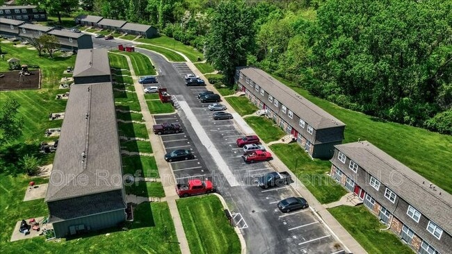 Building Photo - 701 Linwood Dr