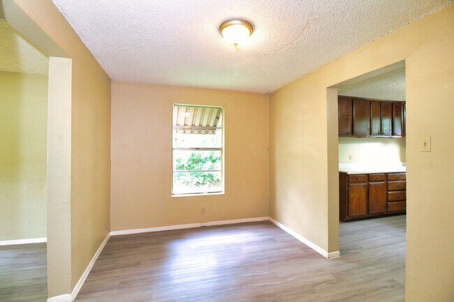 Building Photo - 8100 Doreen Avenue