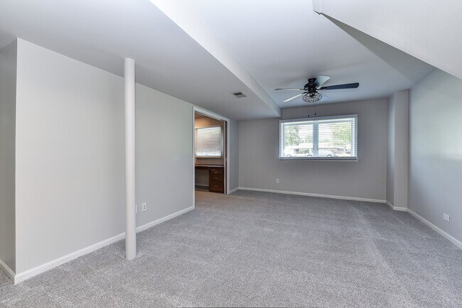 Building Photo - 5S480 Campbell Dr