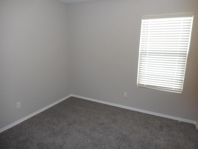 Building Photo - 963 Aircoupe Way