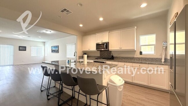 Building Photo - 10732 Quarter Horse Ave