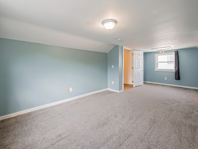 Building Photo - Charming 3 Bedroom Home Available in Quiet Pontiac Neighborhood