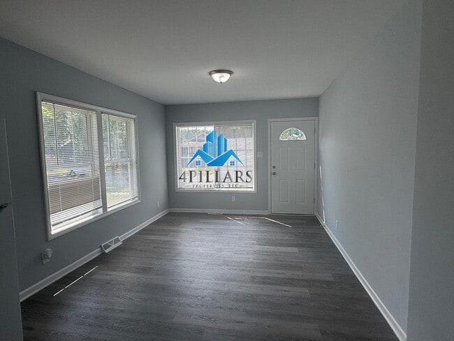 Building Photo - "Beautiful 3-Bedroom Retreat with 2 Baths ...