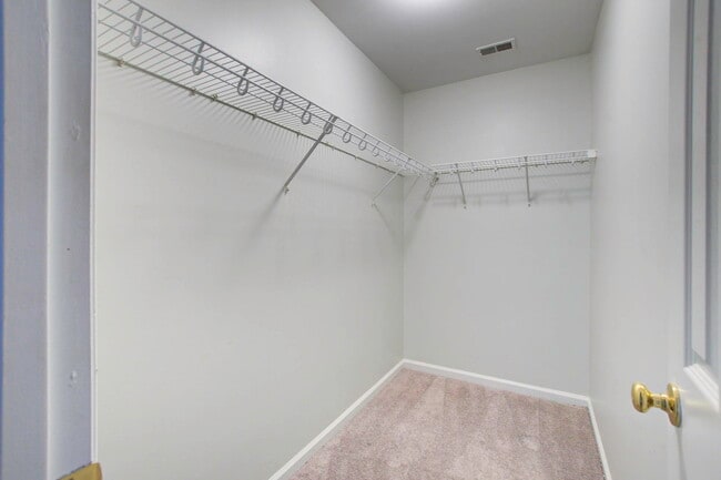 Building Photo - 138 Thistle Rd