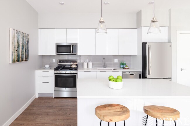 Primary Photo - 40 Medford St