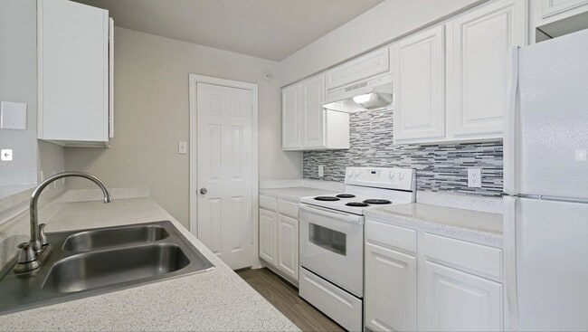 Building Photo - 2950 Mustang Dr