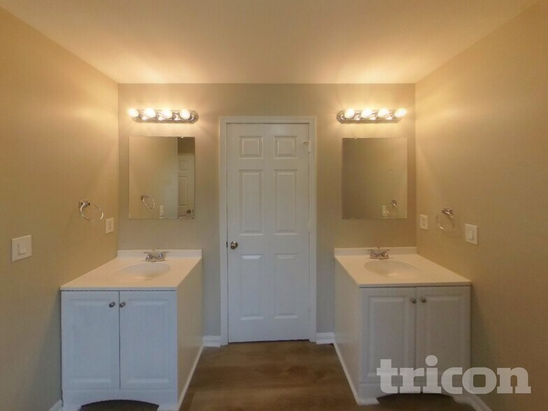 Building Photo - 9106 Valleyview Ct