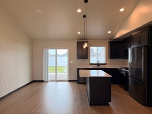 Building Photo - 12037 N Lennon Ln
