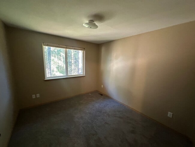 Building Photo - Beautiful 3-Bedroom Home in Gated Clearwood Community!