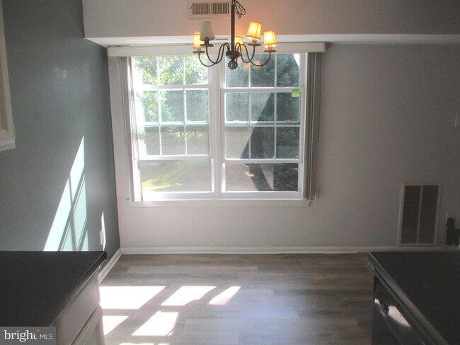 Building Photo - 204 Beacon Hill Dr