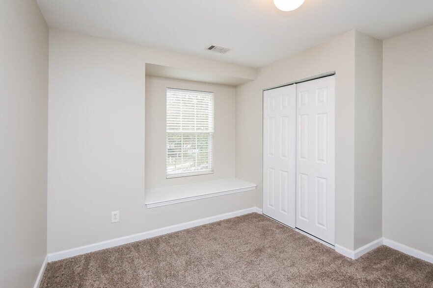 Building Photo - 307 Kaley Dr