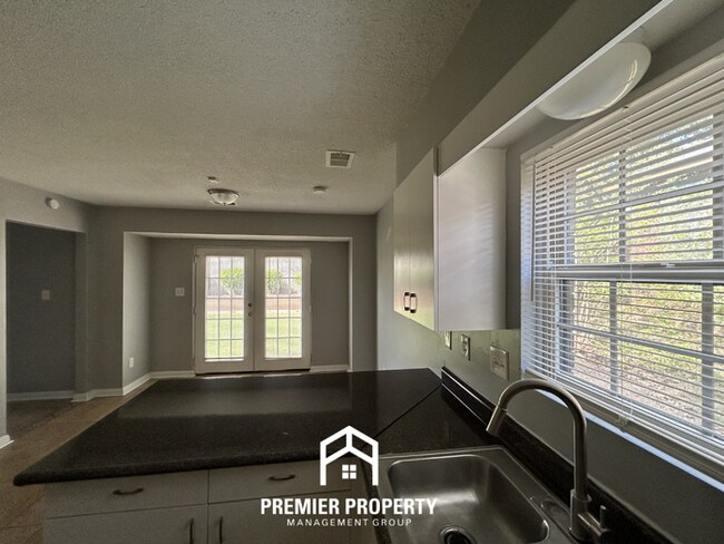 Building Photo - Massive 5BR/3BA Estate in 38125 | 2,700+ SQ FT, Vaulted Ceilings & Tile Floors