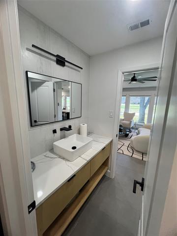 Building Photo - 1007 Kingston Dr