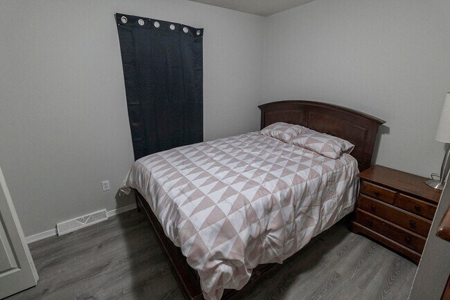 Building Photo - 204 Wheaton Ct