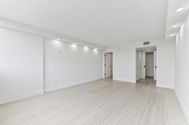 Building Photo - 899 Jeffery St