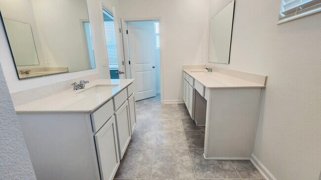Building Photo - 1430 Brentwood Dr