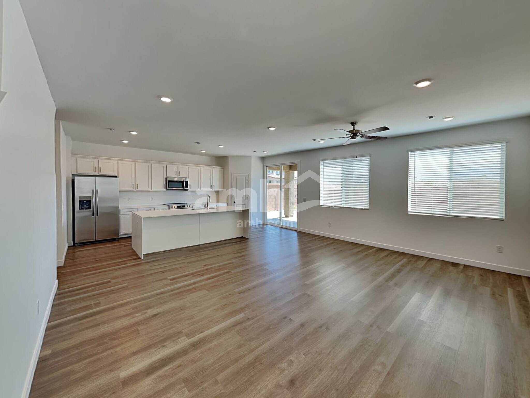Building Photo - 9665 N Avenida Lucena