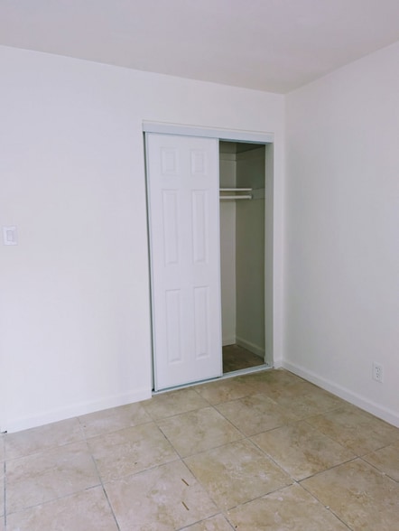 Building Photo - 3332 Drew St