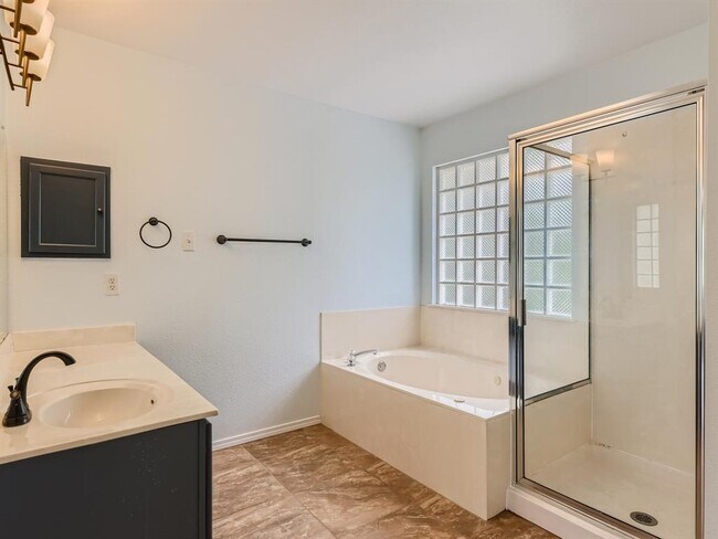 Building Photo - 5904 Kabaye Cove