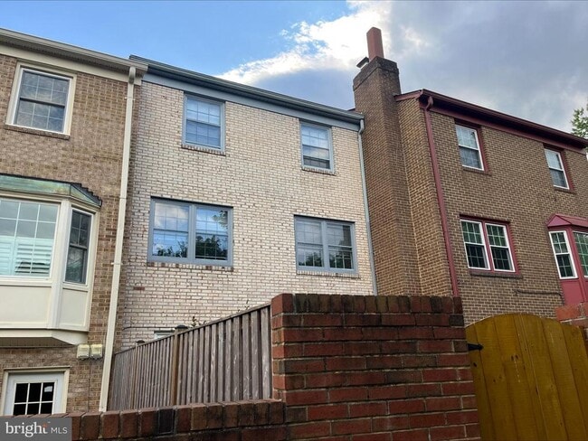 Building Photo - 2225 N Tuckahoe St