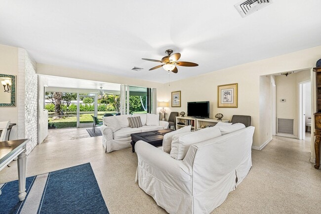 Building Photo - 5550 Osprey Dr