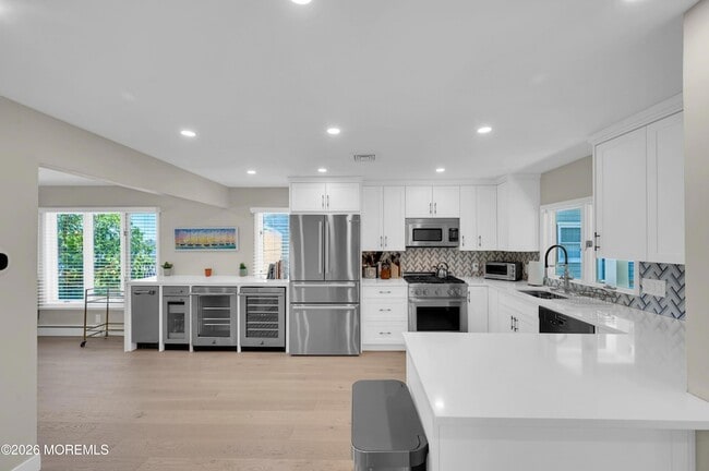 Building Photo - 637 Beacon Blvd