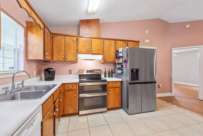 Building Photo - 5163 Jolene Cir