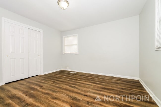Building Photo - 3 BR/1.5BA | Newly Renovated Single Family Home |  Fenced backyard | In Kansas City!