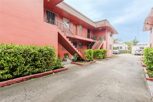 Building Photo - 747 NW 13th Ave