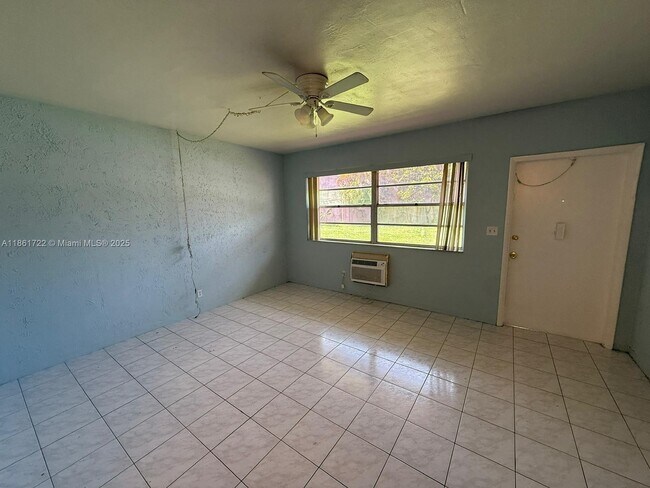 Building Photo - 2917 Plunkett St