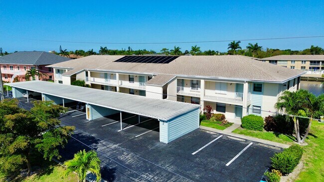 Building Photo - 2/2 Beautifully Remodeled, Furnished, With...