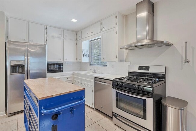 Building Photo - 1715 W St Johns Ave