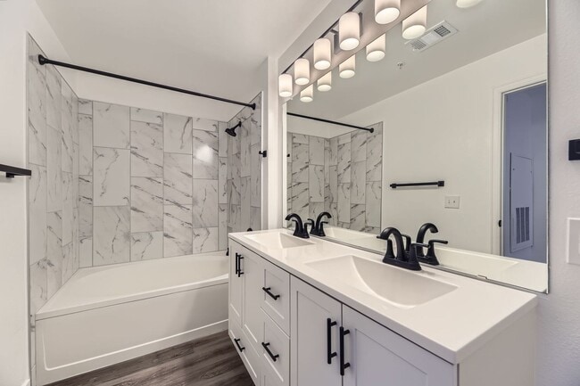 Building Photo - **Fully Updated 2-Bedroom Condo with New Appliances!**