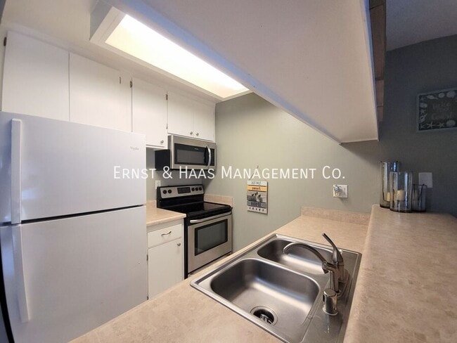 Building Photo - 5585 E Pacific Coast Hwy